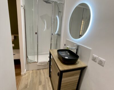 Apartment elevator, terrace, 3 bedrooms and 3 bathrooms Aix center