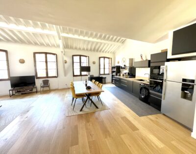 Apartment elevator, terrace, 3 bedrooms and 3 bathrooms Aix center