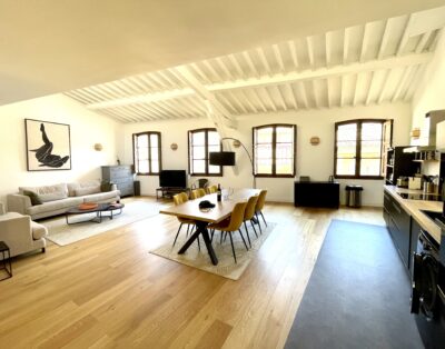 Apartment elevator, terrace, 3 bedrooms and 3 bathrooms Aix center