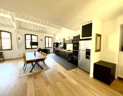 Apartment elevator, terrace, 3 bedrooms and 3 bathrooms Aix center